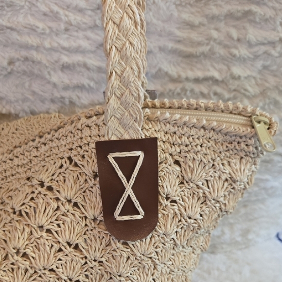 Disney Lady & The Tramp Tan Tote Bag with Intricate Design - Picture 4 of 7